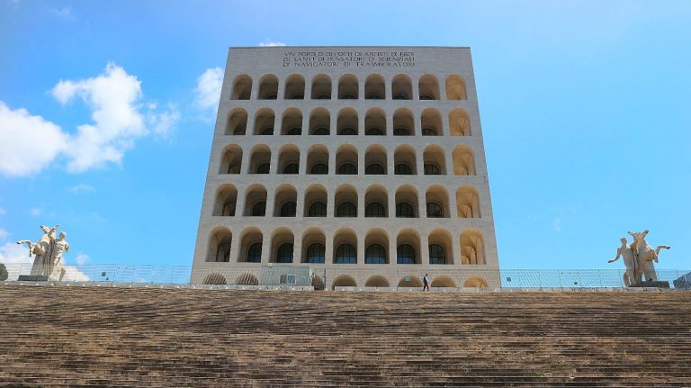 Il Colosseo Quadrato A Roma Quando Larte Fascista Diventa Alta Moda